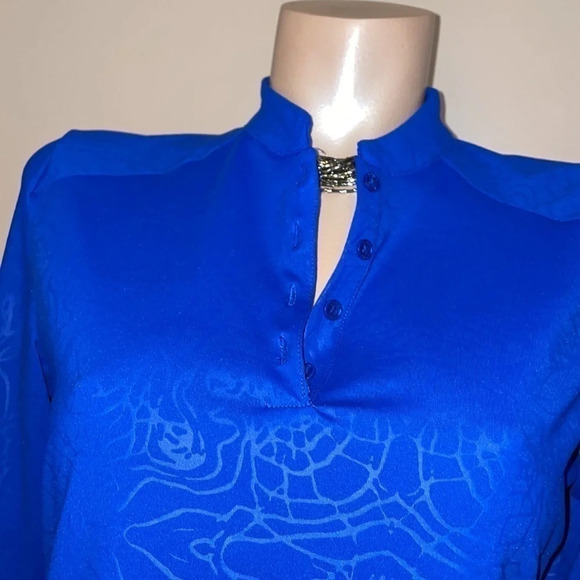 Nancy Lopez women’s Medium 8 10 top shirt blue desert dry 3/4 sleeve Henley golf - Picture 2 of 8